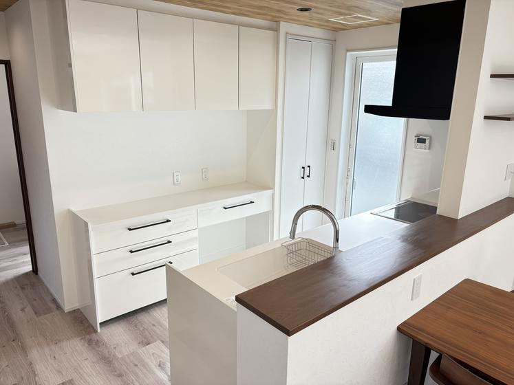 土地+建物（3LDK)+外構工事及び付帯設備含む総額￥3,678万円
立地条件：土地成型が良く駐車がスムーズな配置計画で日当たり良好な閑静な住宅地
建物のポイント：新築建売住宅　長期優良住宅認定・耐震性能は国内最高等級の3取得のイメージ9