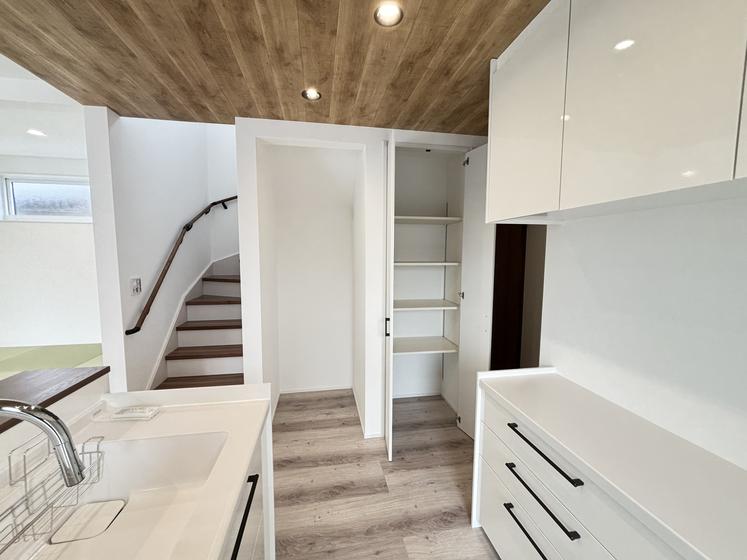 土地+建物（3LDK)+外構工事及び付帯設備含む総額￥3,678万円
立地条件：土地成型が良く駐車がスムーズな配置計画で日当たり良好な閑静な住宅地
建物のポイント：新築建売住宅　長期優良住宅認定・耐震性能は国内最高等級の3取得のイメージ10