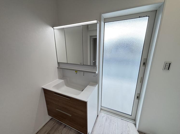 土地+建物（3LDK)+外構工事及び付帯設備含む総額￥3,678万円
立地条件：土地成型が良く駐車がスムーズな配置計画で日当たり良好な閑静な住宅地
建物のポイント：新築建売住宅　長期優良住宅認定・耐震性能は国内最高等級の3取得のイメージ14